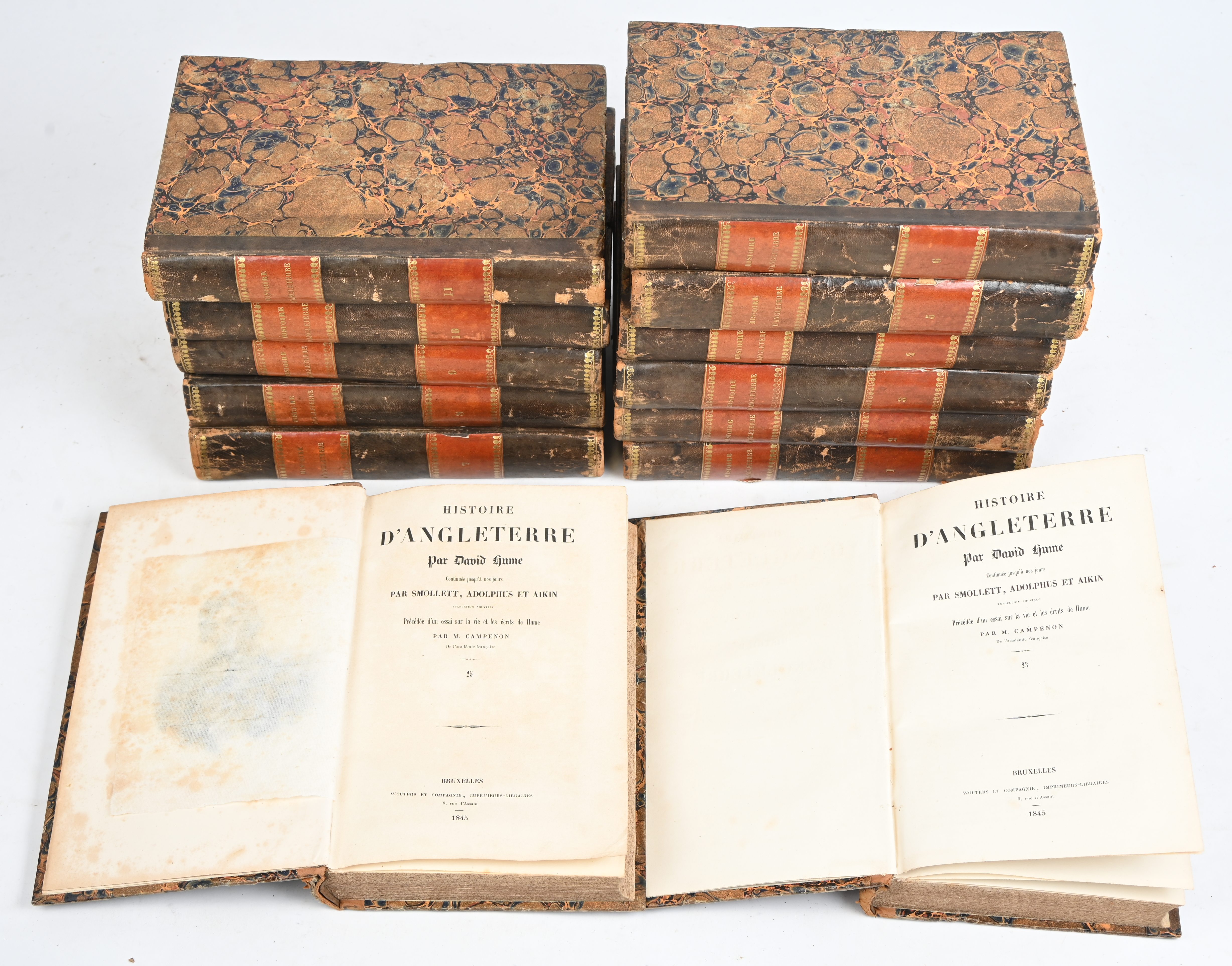 ‘Histoire D’Angleterre’, 26 boeken in 13 banden. Verschillende auteurs waaronder: David Hume, Smollett, e.a. Uitgegeven in 1845 door Wouters, Brussel ‘Histoire D’Angleterre’, 26 boeken in 13 banden. Verschillende auteurs waaronder: David Hume, Smollett, e.a. Uitgegeven in 1845 door Wouters, Brussel.