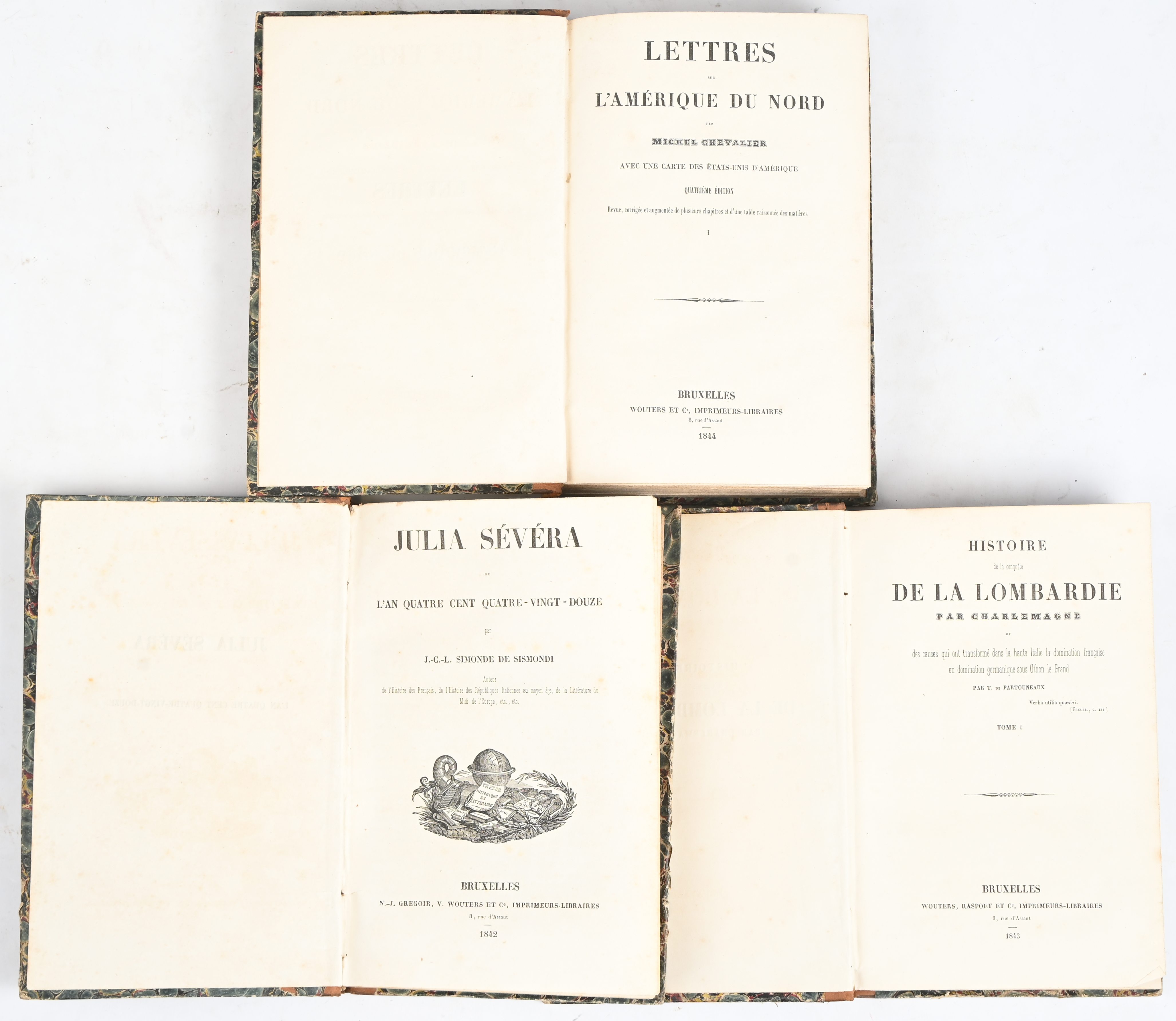 Drie 19e eeuwse boeken. ‘Julia Sévéra’, door Simonde de Sismondi, 1842. ‘Lettres sur L’Amerique du Nord’, door Michel Chevalier, 1844. En ‘Histoire de la Conquête de la Lombardie par Charlemange’, door T. de Partouneaux, 1843 Drie 19e eeuwse boeken. ‘Julia Sévéra’, door Simonde de Sismondi, 1842. ‘Lettres sur L’Amerique du Nord’, door Michel Chevalier, 1844. En ‘Histoire de la Conquête de la Lombardie par Charlemange’, door T. de Partouneaux, 1843.