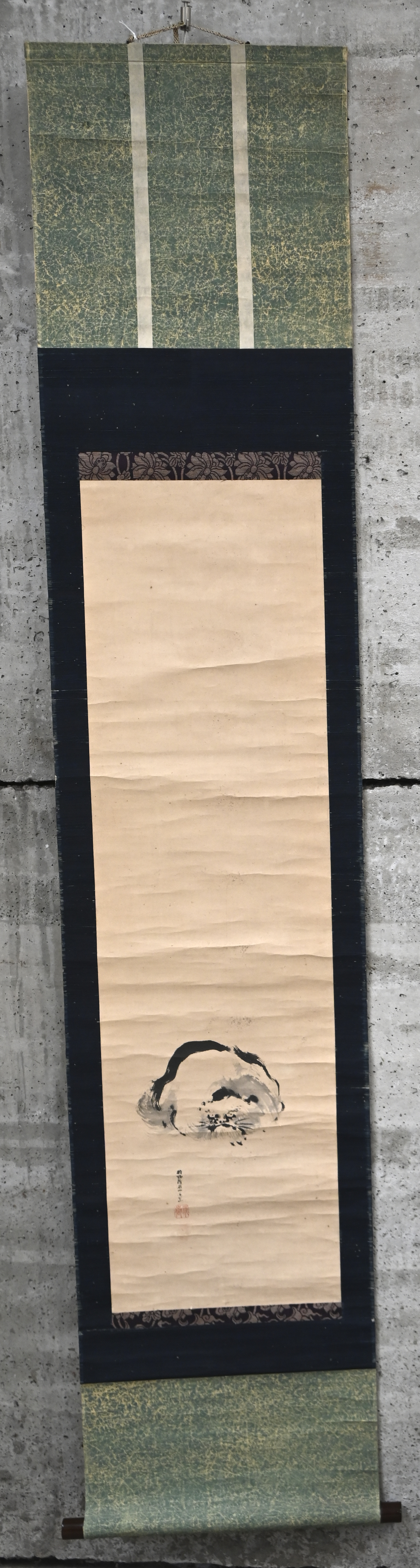 “Leeuw.” Een antieke Japanse hangrol (kakemono), herdruk laat 19e begin 20e eeuw. Draagt stempel van Kanō Eigaku “Leeuw.” Een antieke Japanse hangrol (kakemono), herdruk laat 19e begin 20e eeuw. Draagt stempel van Kanō Eigaku.