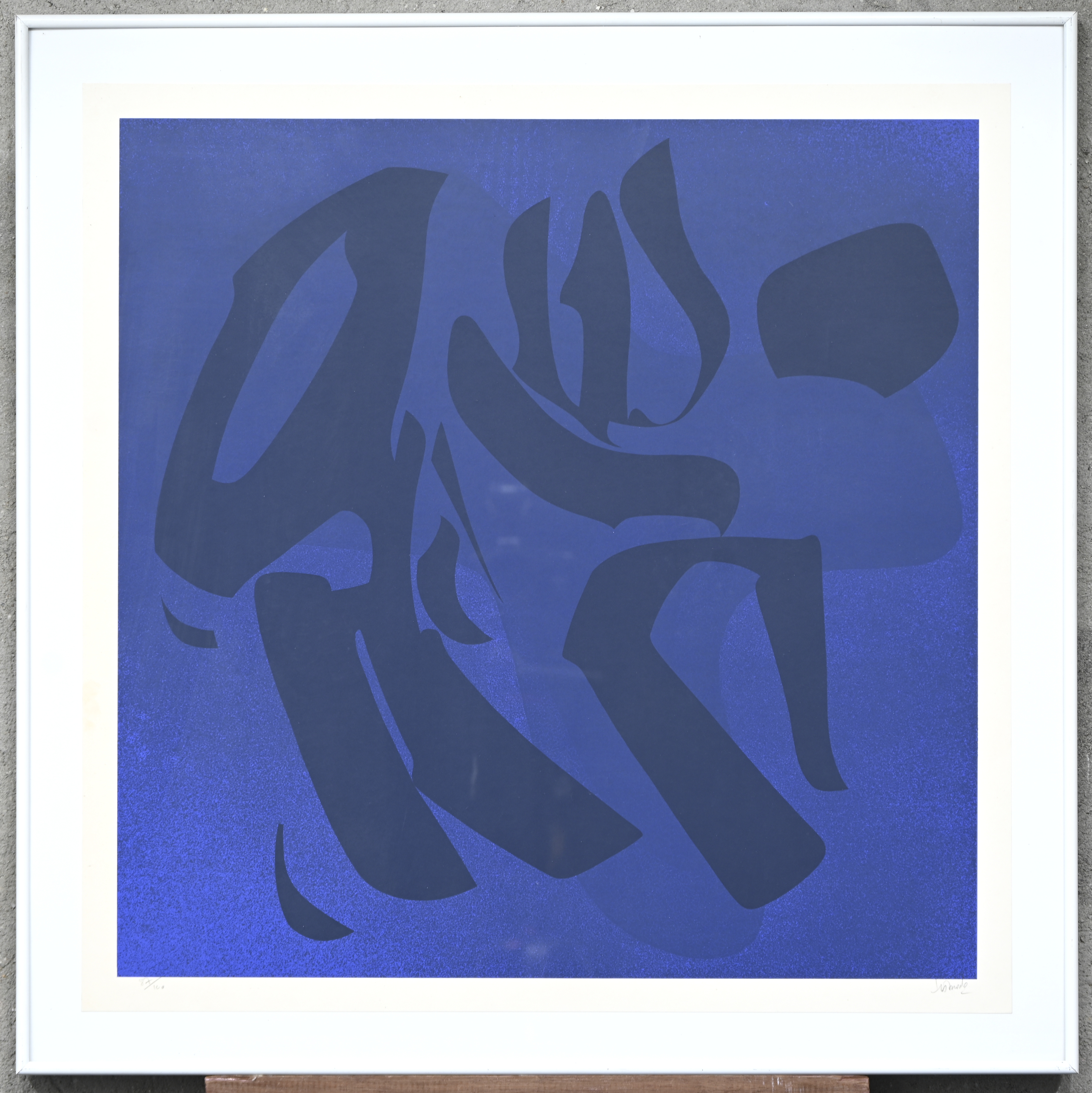 ‘Compositie 1975’, een zeefdruk in blauwtinten. Gesigneerd, nr. 87 uit een oplage van 100 exemplaren ‘Compositie 1975’, een zeefdruk in blauwtinten. Gesigneerd, nr. 87 uit een oplage van 100 exemplaren.