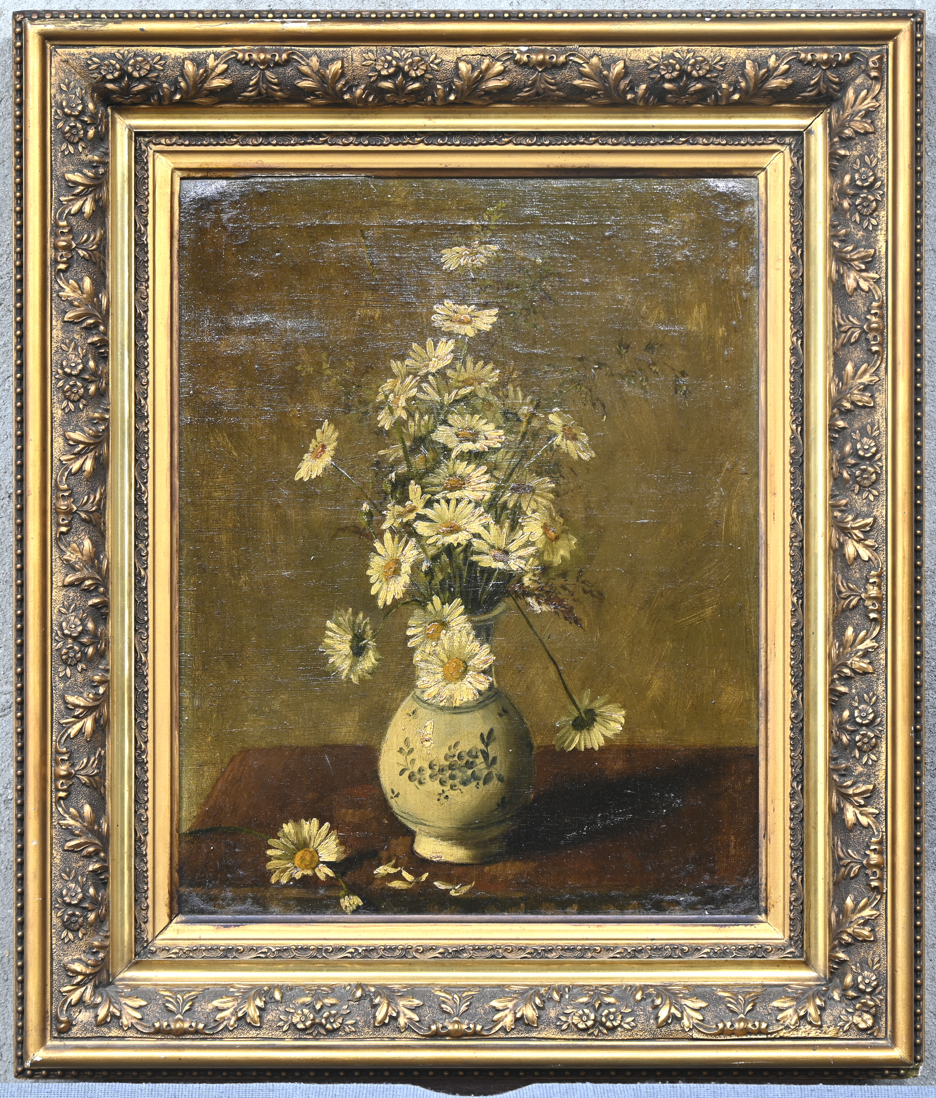 “Bloemenstilleven met margrieten”, olieverf op doek, niet gesigneerd “Bloemenstilleven met margrieten”, olieverf op doek, niet gesigneerd.