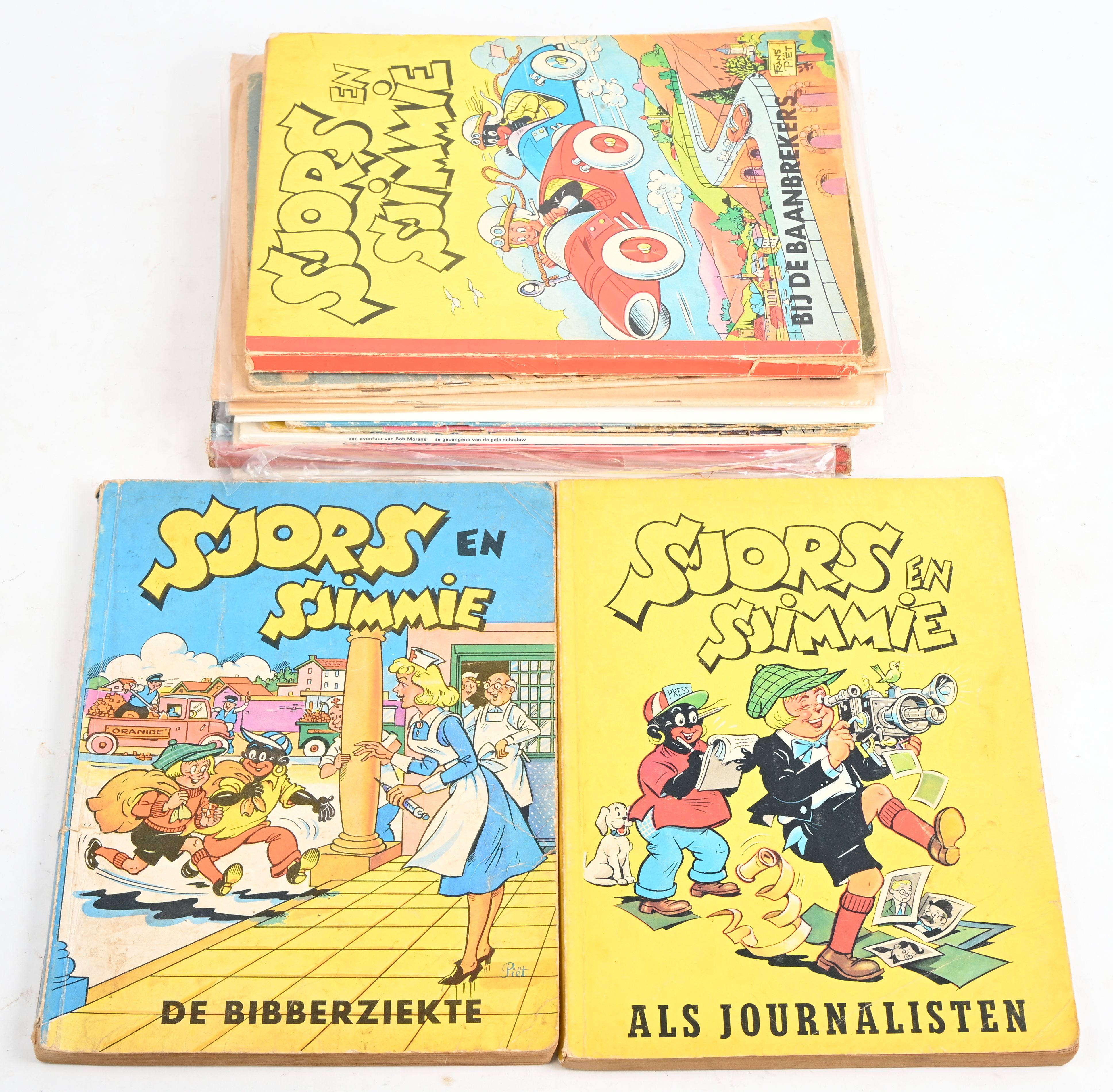 Een lot stripverhalen. Frans Piët, Sjors en Sjimmie, albums uit 1962, ’63 en 64. En verder Jim Lont, Mr Magellan, Dani Futuro, Bob Morane, Tom en Jerry, Professor Kwit, Ohee 44, 109; 213? Le Rallic, De Gouden Dolk, Ed. Sirec, Liège 1948 ( S.C. klever, stempels, balpen) Een lot stripverhalen. Frans Piët, Sjors en Sjimmie, albums uit 1962, ’63 en 64. En verder Jim Lont, Mr Magellan, Dani Futuro, Bob Morane, Tom en Jerry, Professor Kwit, Ohee 44, 109; 213? Le Rallic, De Gouden Dolk, Ed. Sirec, Liège 1948 ( S.C. klever, stempels, balpen).