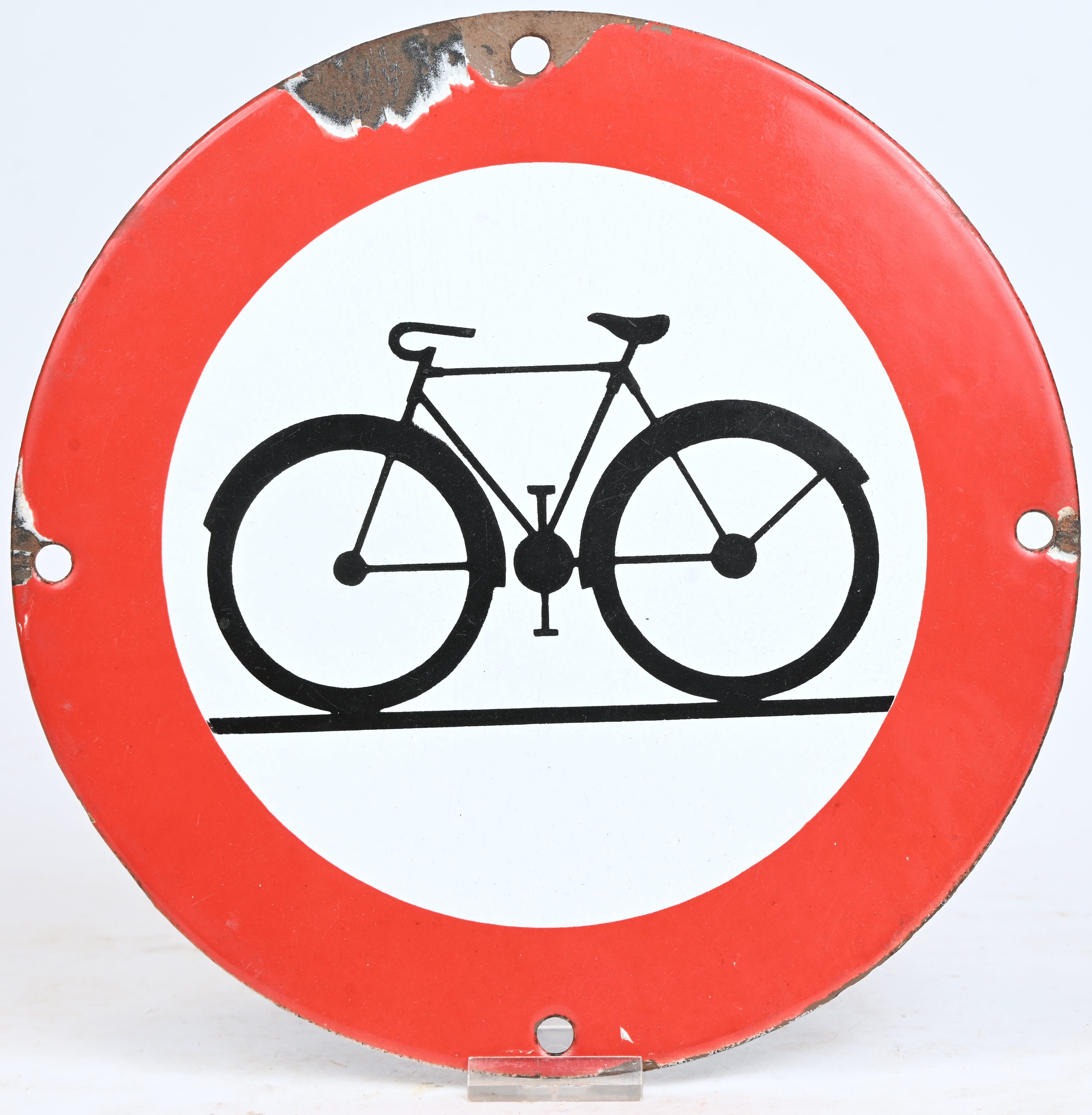 Een oud verkeersbord van geëmailleerd ijzer, in mooie vintage staat Een oud verkeersbord van geëmailleerd ijzer, in mooie vintage staat.