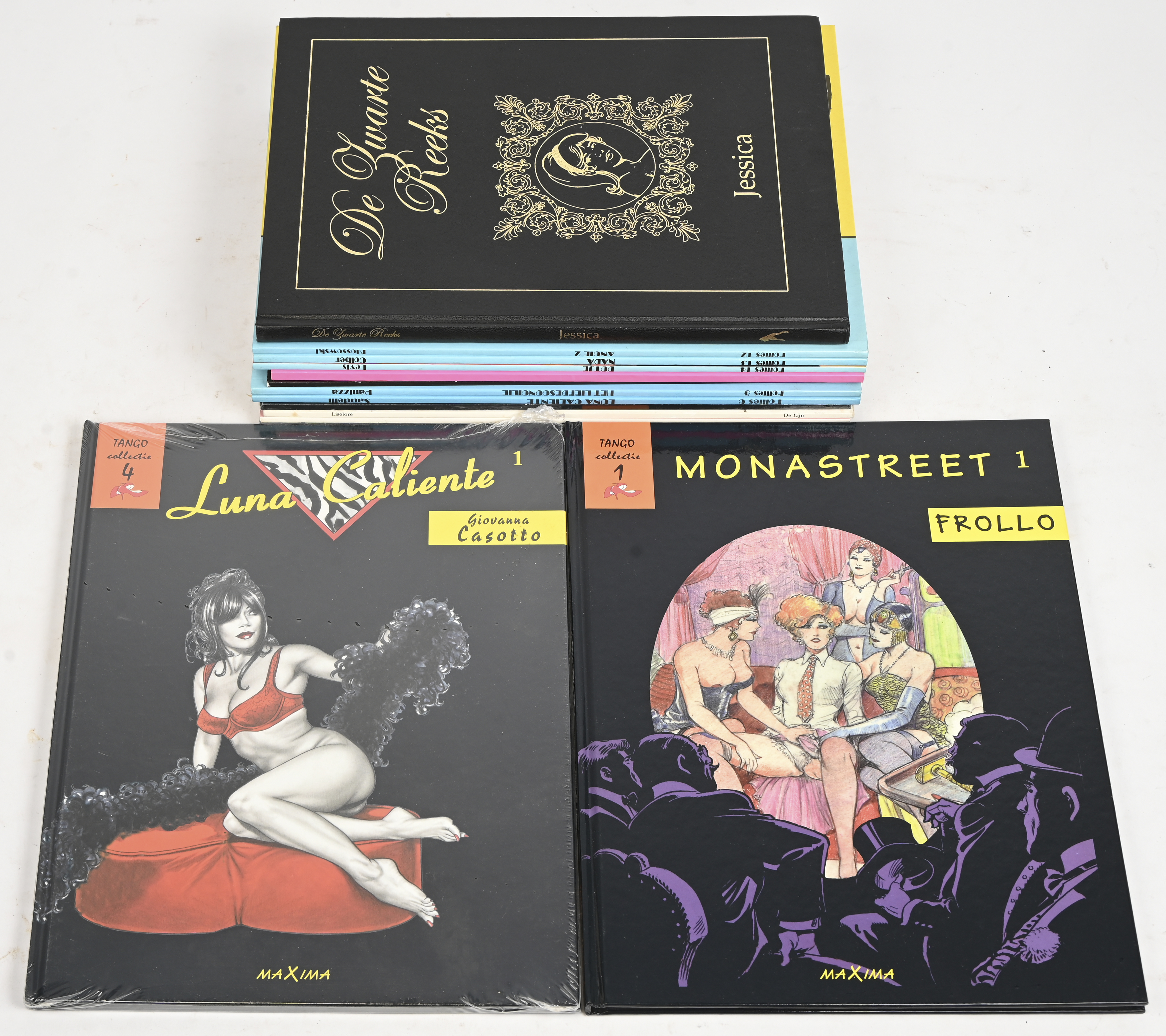 Een partij erotische strips, nederlandstalig. ‘Tango collectie 1 & 4’, hardcover, ‘De onzichtbare man’, ‘Fanny Hill’, ‘Liselore’, ‘Vrijpostige Pin-Ups’, Luna Caliente’, ‘Het Liefdesconcilie’, First Step’, ‘Wrestling-Sex-Comic’, ‘Dotje’, ‘Nada’, ‘Angie 2’ en ‘Jessica’, zwarte reeks hardcover Een partij erotische strips, nederlandstalig. ‘Tango collectie 1 & 4’, hardcover, ‘De onzichtbare man’, ‘Fanny Hill’, ‘Liselore’, ‘Vrijpostige Pin-Ups’, Luna Caliente’, ‘Het Liefdesconcilie’, First Step’, ‘Wrestling-Sex-Comic’, ‘Dotje’, ‘Nada’, ‘Angie 2’ en ‘Jessica’, zwarte reeks hardcover.