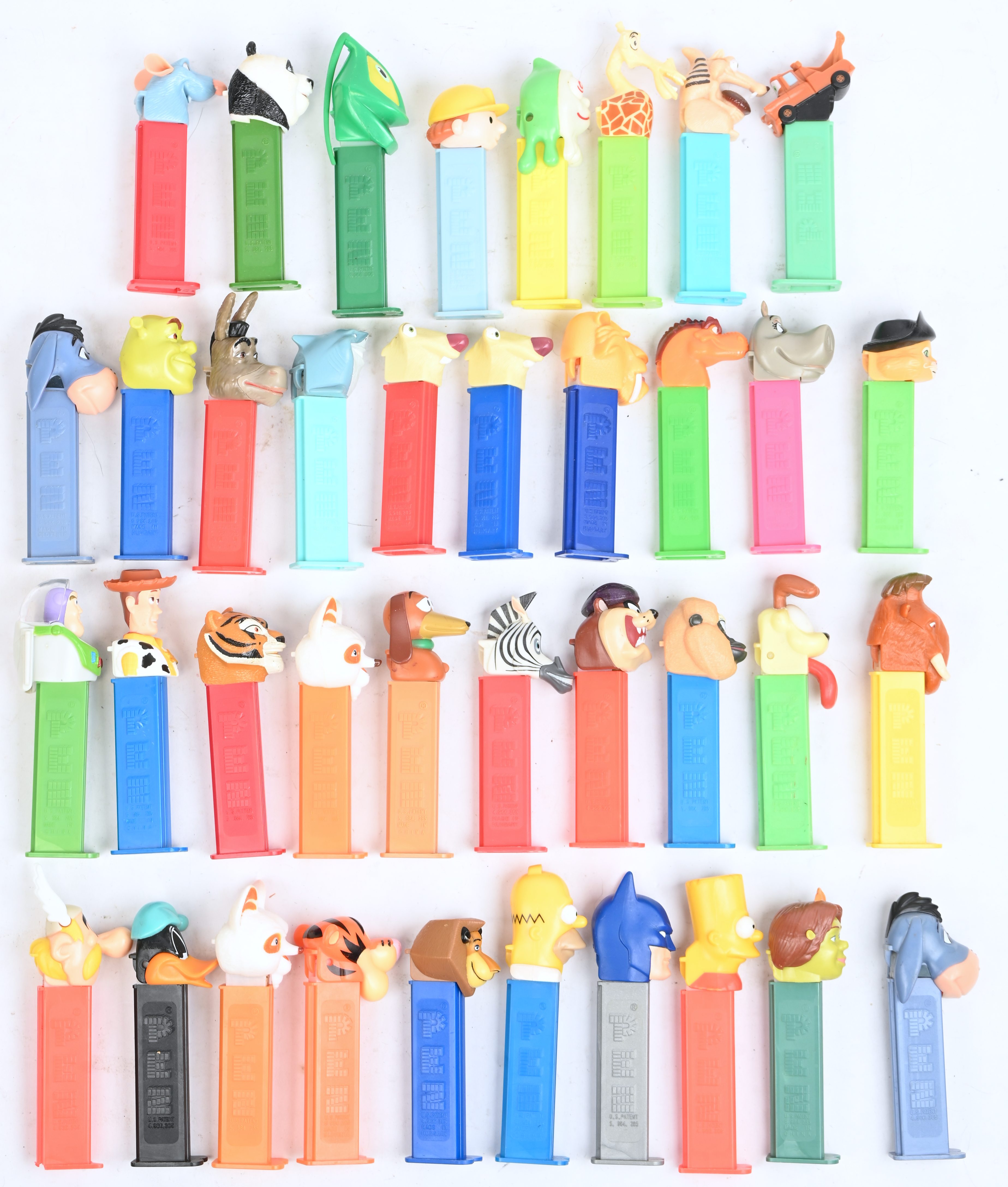 Een groot lot PEZ snoepverdelers, met personages uit verschillende animatiefilms Een groot lot PEZ snoepverdelers, met personages uit verschillende animatiefilms.