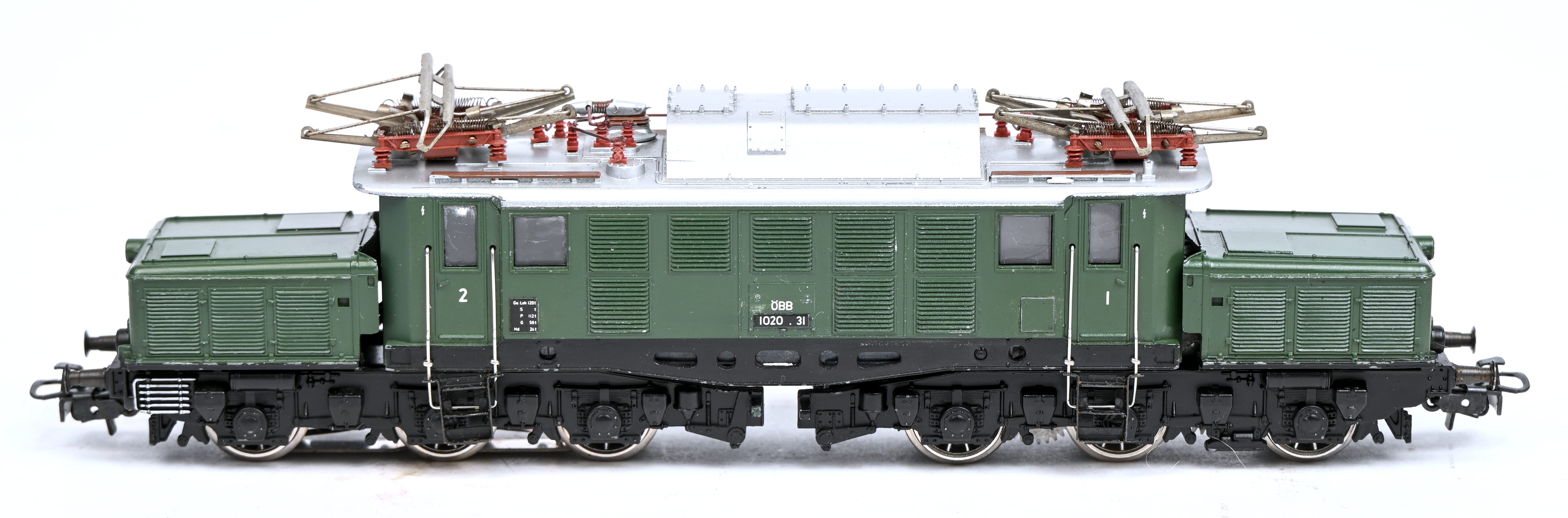 Märklin 3052, ÖBB 1020, locomotief van de Oostenrijkse spoorwegen in originele doos. Spoor HO Märklin 3052, ÖBB 1020, locomotief van de Oostenrijkse spoorwegen in originele doos. Spoor HO.