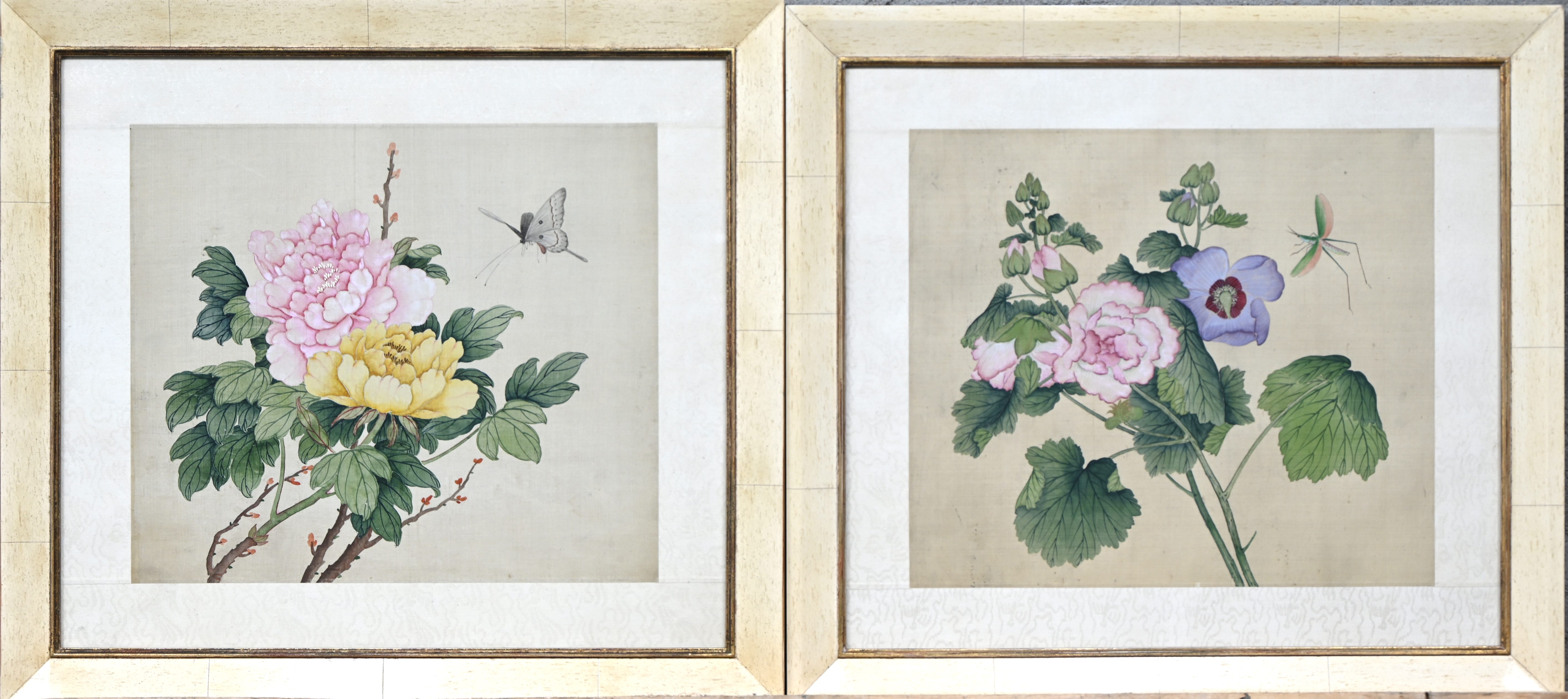 “Bloemen en insecten”, een lot van 5 Japanse schilderijen op zijde “Bloemen en insecten”, een lot van 5 Japanse schilderijen op zijde.