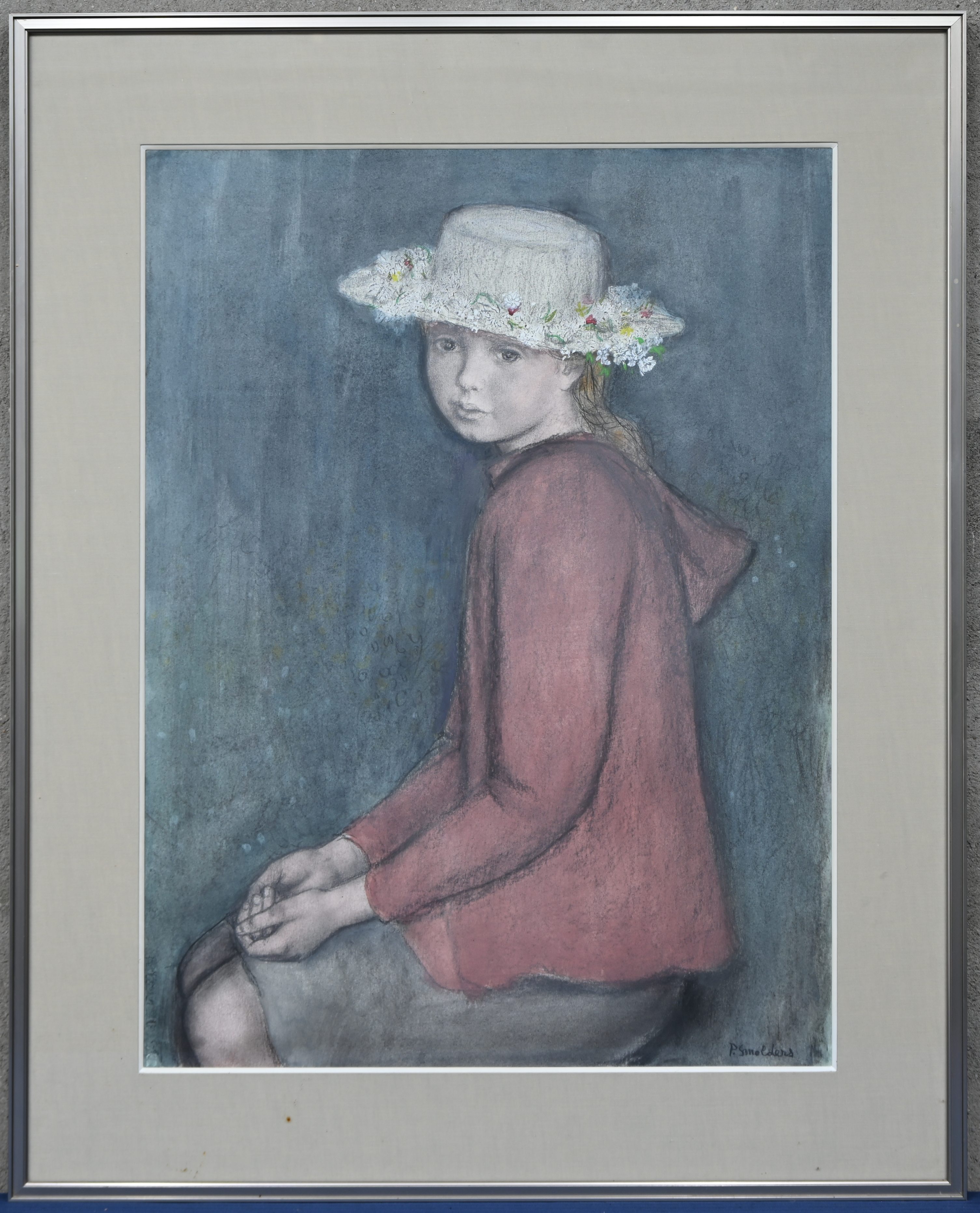 “Jong meisje met fleurige hoed”, gemengde techniek op papier, gesigneerd P. Smolders “Jong meisje met fleurige hoed”, gemengde techniek op papier, gesigneerd P. Smolders.