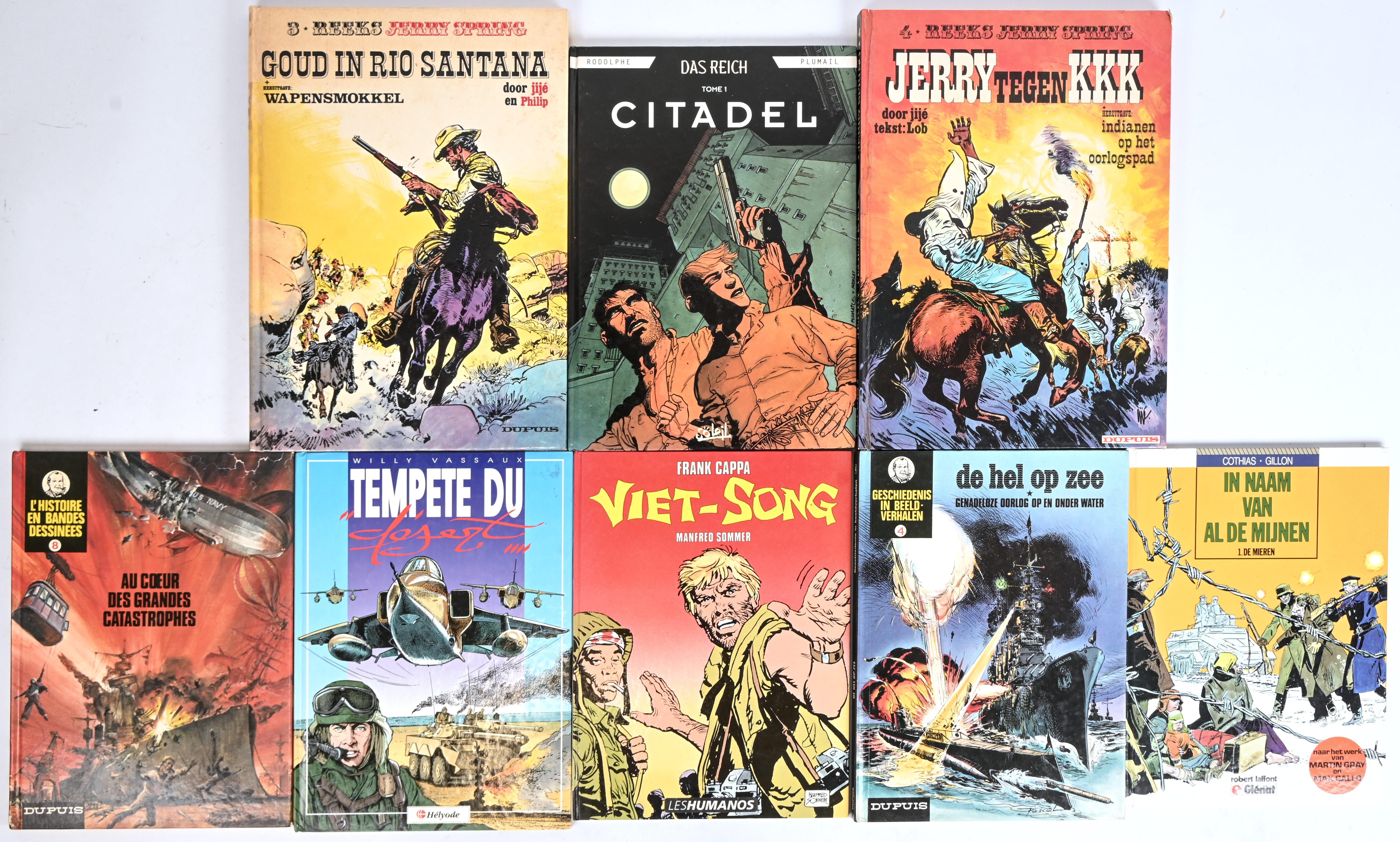 Acht hardcover albums, verschillende auteurs en uitgeverijen. ‘Das Reich tome 1, Citadel’, ‘l’Histoire en Bandes Dessinées, Au Coeur des Grandes Catastrophes’, ‘Tempete du Desert’, ‘Frank Cappa, Viet-Song’, ‘In Naam van al de Mijnen, de Mieren’, ‘Geschiedenis in Beeldverhalen, de Hel op Zee’, ‘Jerry Spring, Jerry tegen K.K.K. en Goud in Rio Santana’ Acht hardcover albums, verschillende auteurs en uitgeverijen. ‘Das Reich tome 1, Citadel’, ‘l’Histoire en Bandes Dessinées, Au Coeur des Grandes Catastrophes’, ‘Tempete du Desert’, ‘Frank Cappa, Viet-Song’, ‘In Naam van al de Mijnen, de Mieren’, ‘Geschiedenis in Beeldverhalen, de Hel op Zee’, ‘Jerry Spring, Jerry tegen K.K.K. en Goud in Rio Santana’.