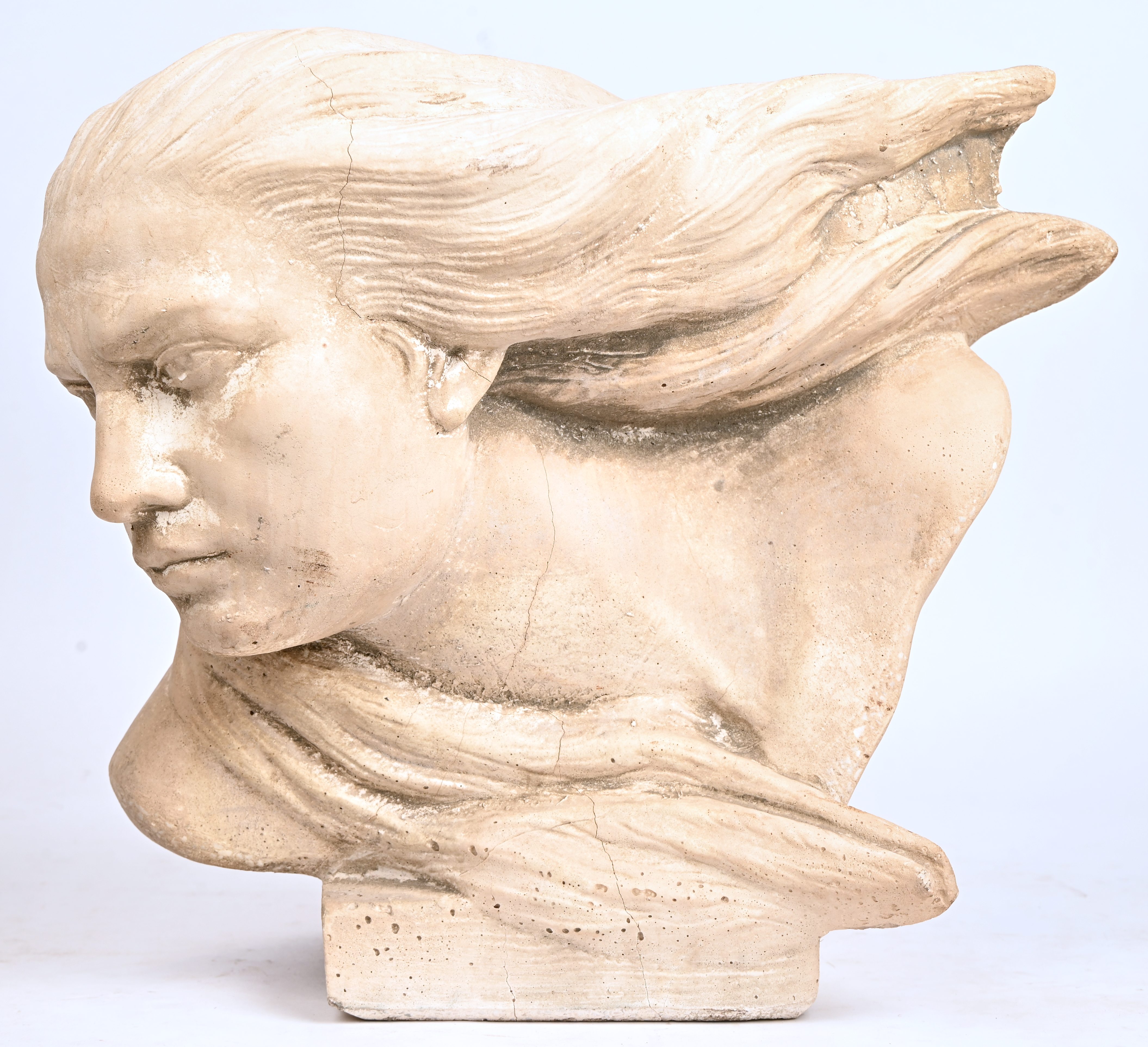 “Furia del Vento”, een betonnen buste op de art deco geïnspireerd “Furia del Vento”, een betonnen buste op de art deco geïnspireerd.