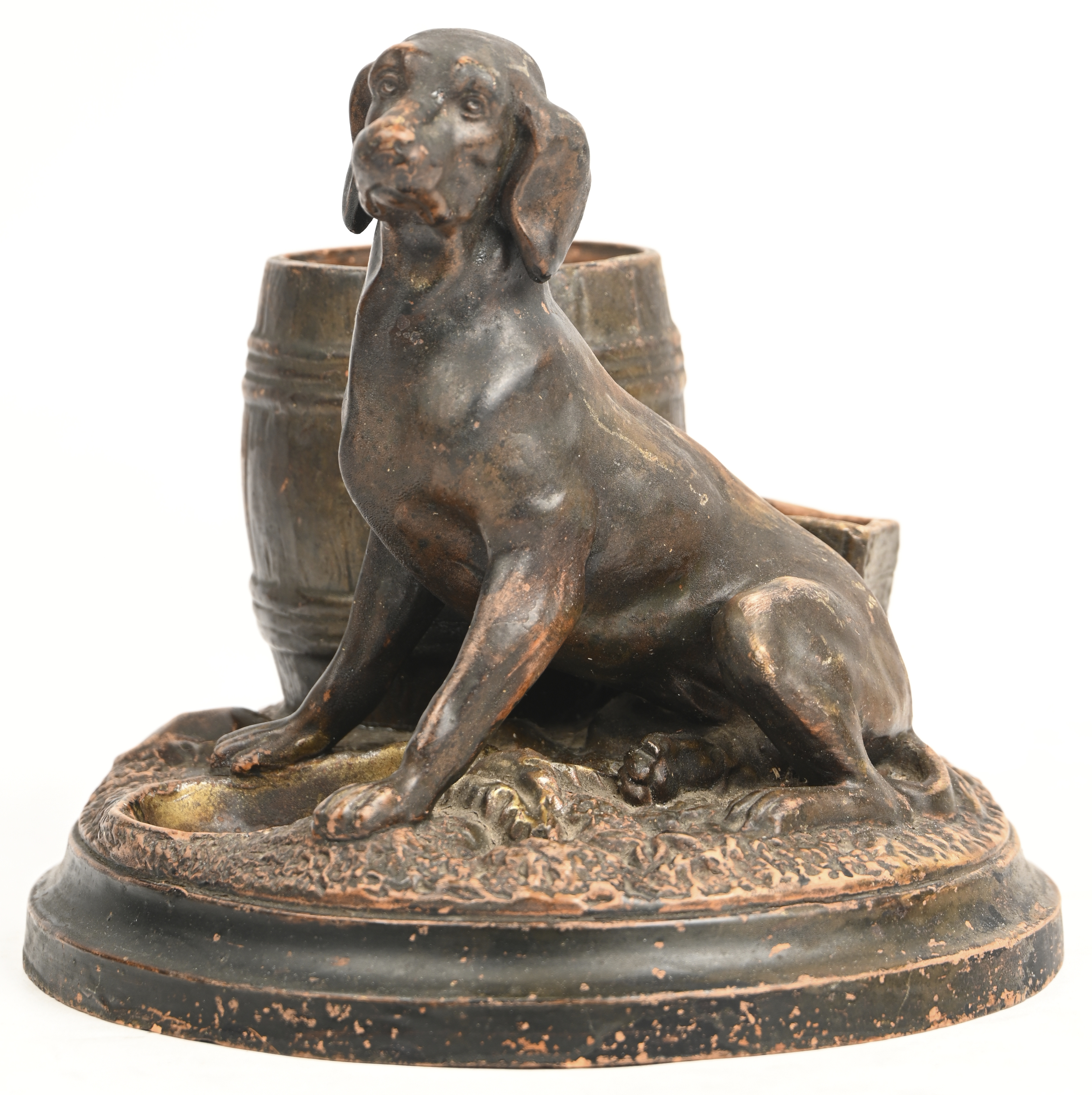 Een vintage terracotta rokersstel met waakhond Een vintage terracotta rokersstel met waakhond.