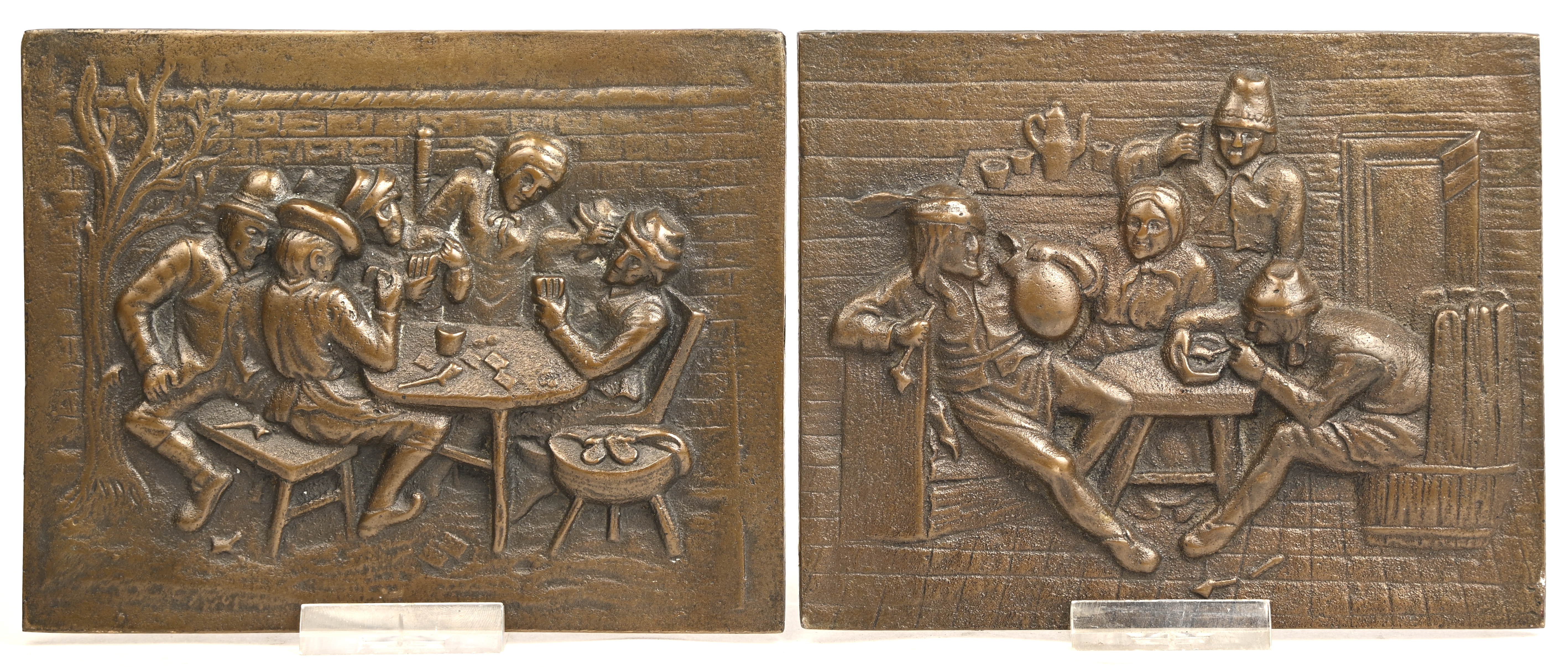 Twee bronzen plaquettes met Vlaamse herberg taferelen Twee bronzen plaquettes met Vlaamse herberg taferelen.