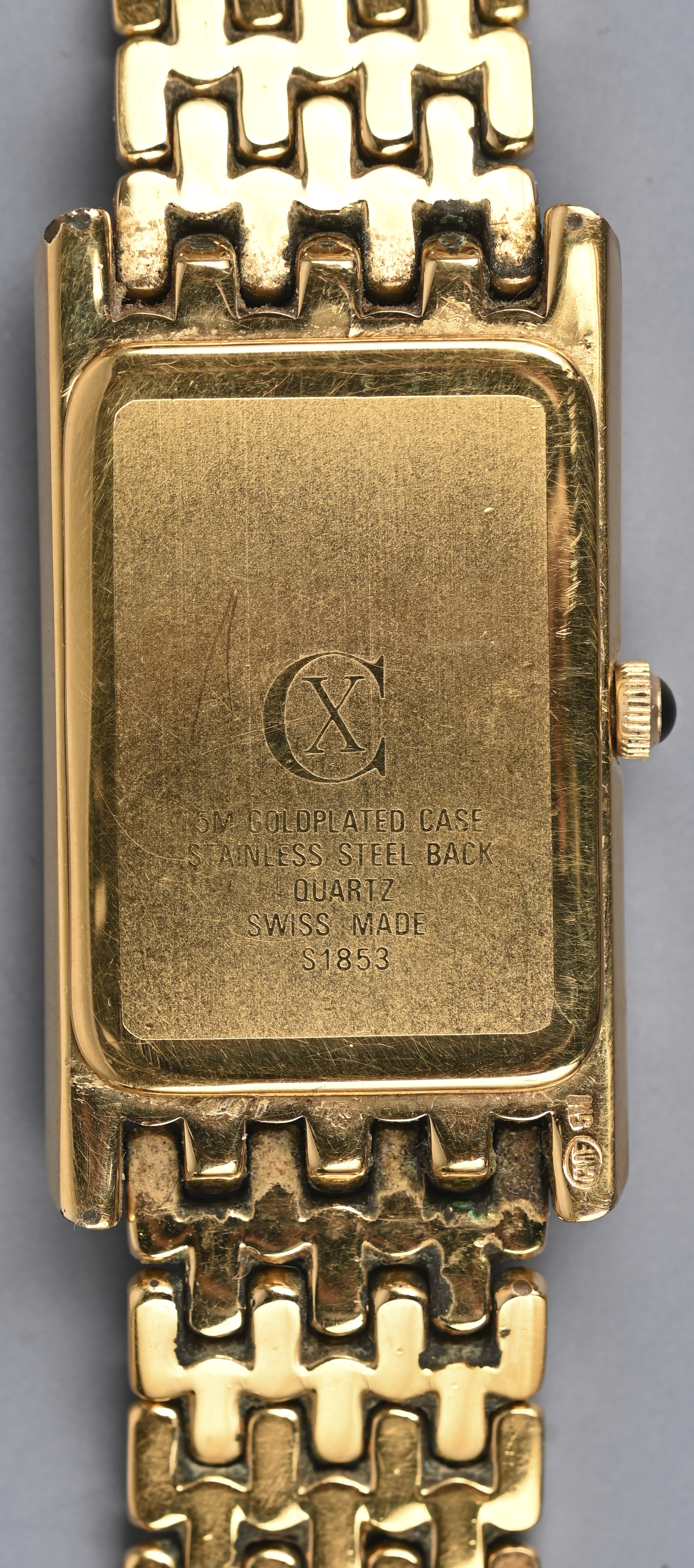 Een vergulde quartz polshorloge met goudstaaf van 2 gram, 999.9, uitgegeven door de bank van Zwitserland Een vergulde quartz polshorloge met goudstaaf van 2 gram, 999.9, uitgegeven door de bank van Zwitserland.